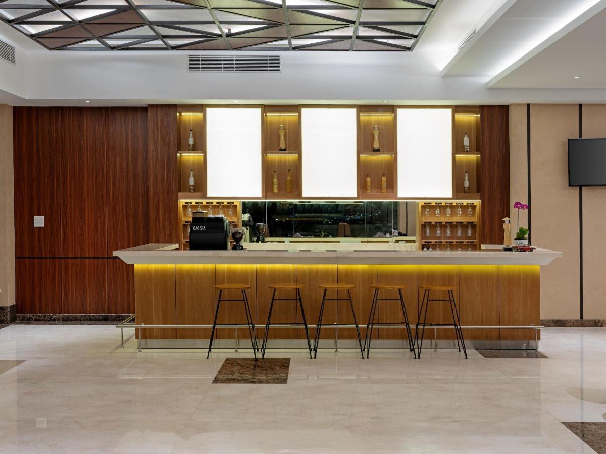 Aston Gresik Hotel & Conference Center Zewnętrze zdjęcie